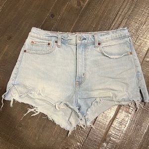 Abercrombie The Mom Short High Rise